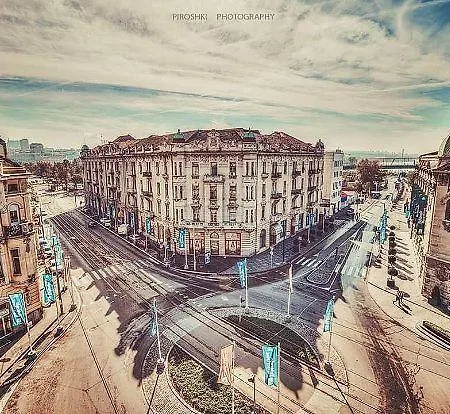 Готель The Bristol 5*